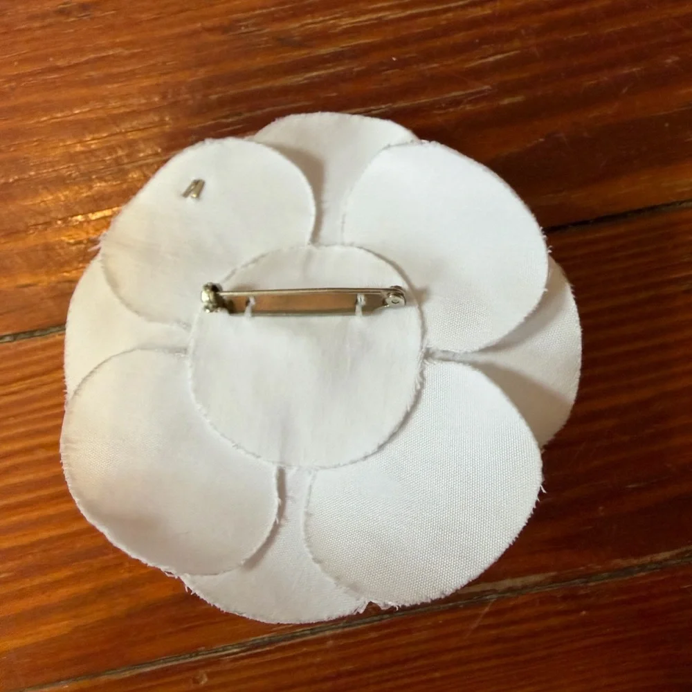 Authentic Chanel Chic White Camelia Flower Brooch - Picture 2 of 3